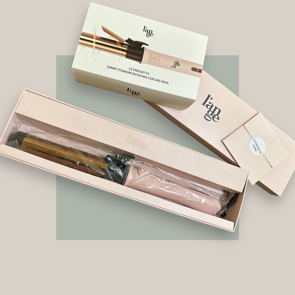 Brand New Le Pirouette 32MM Titanium Rotating Curling Iron in box